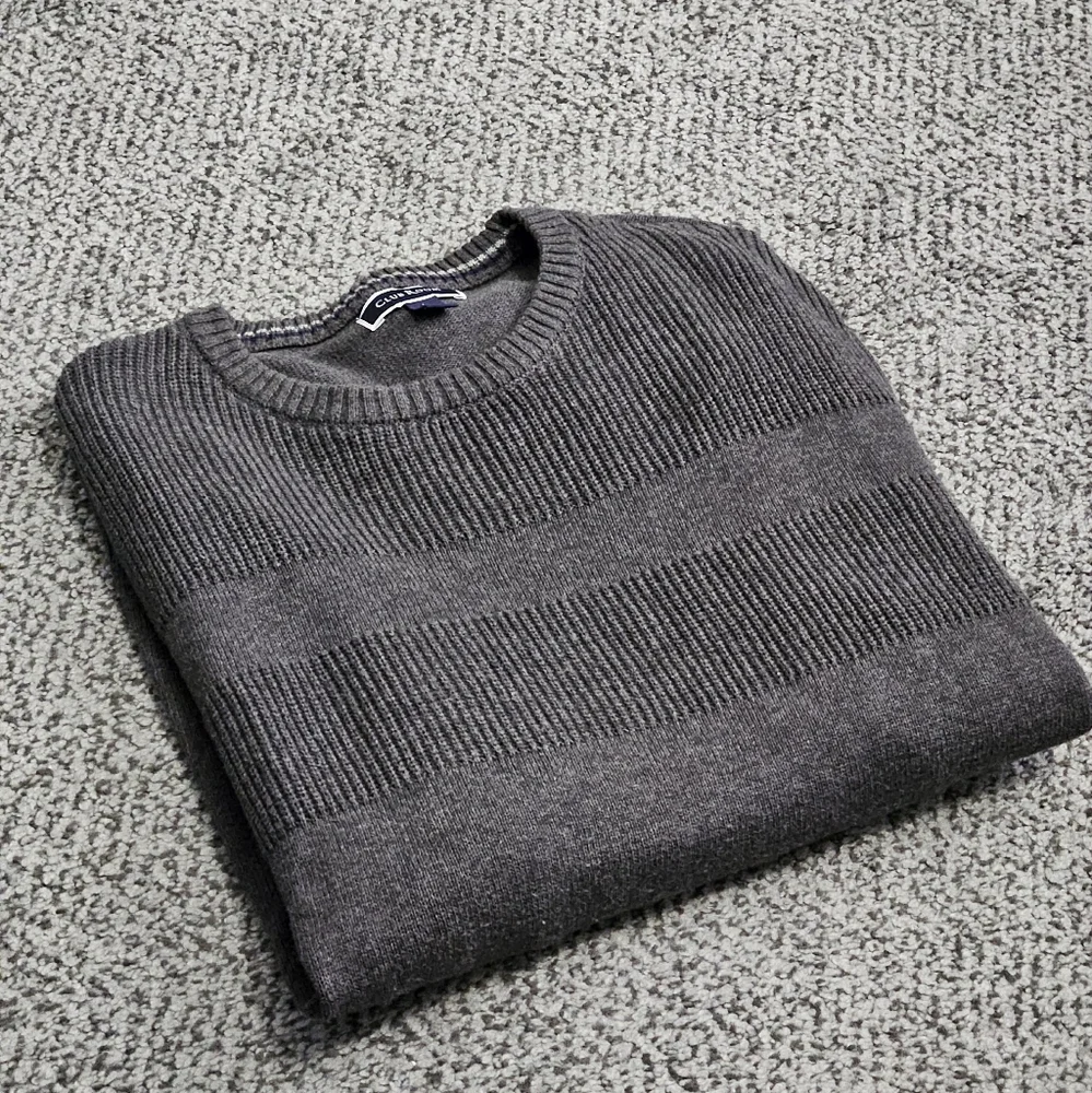 Sale: Men’s Gray Crewneck Sweater - Large